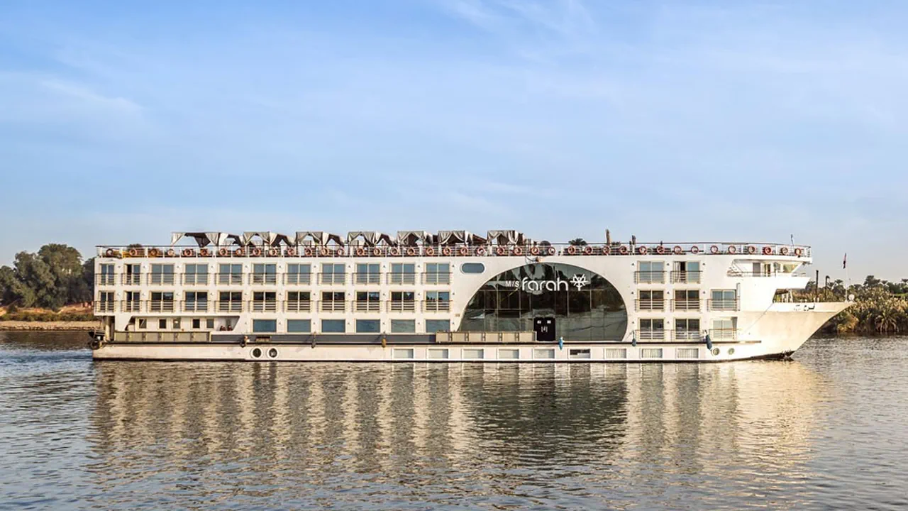 رحلة الباخرة فرح