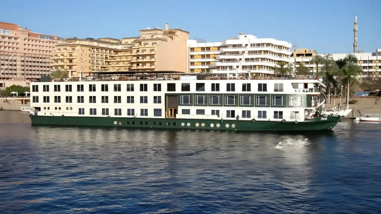 رحلة الباخرة زينة