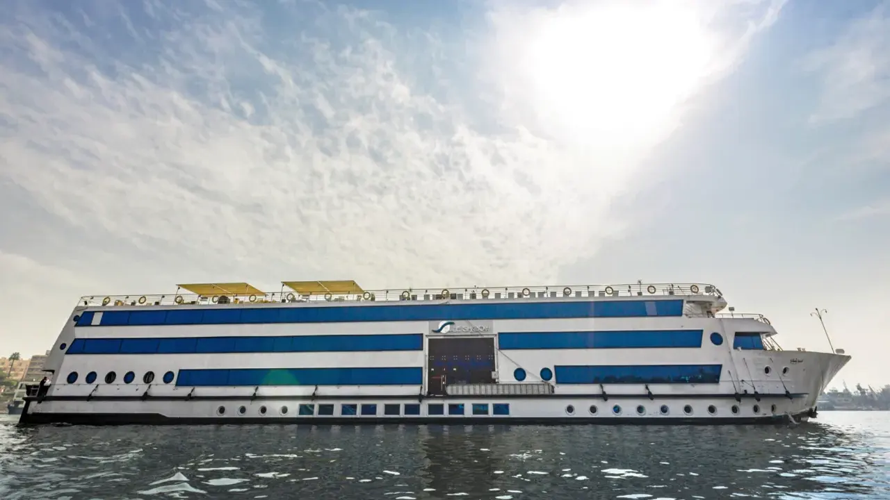 رحلة الباخرة بلو شادو |